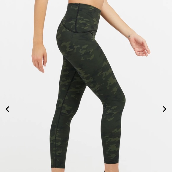 SPANX Booty Boost 7/8 Leggings CAMO - Picture 1 of 7